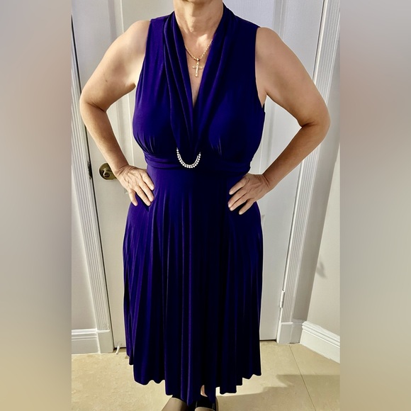 2 Women V- Neck Form one purple sleeveless & another one: short sleeve same size - Picture 4 of 8